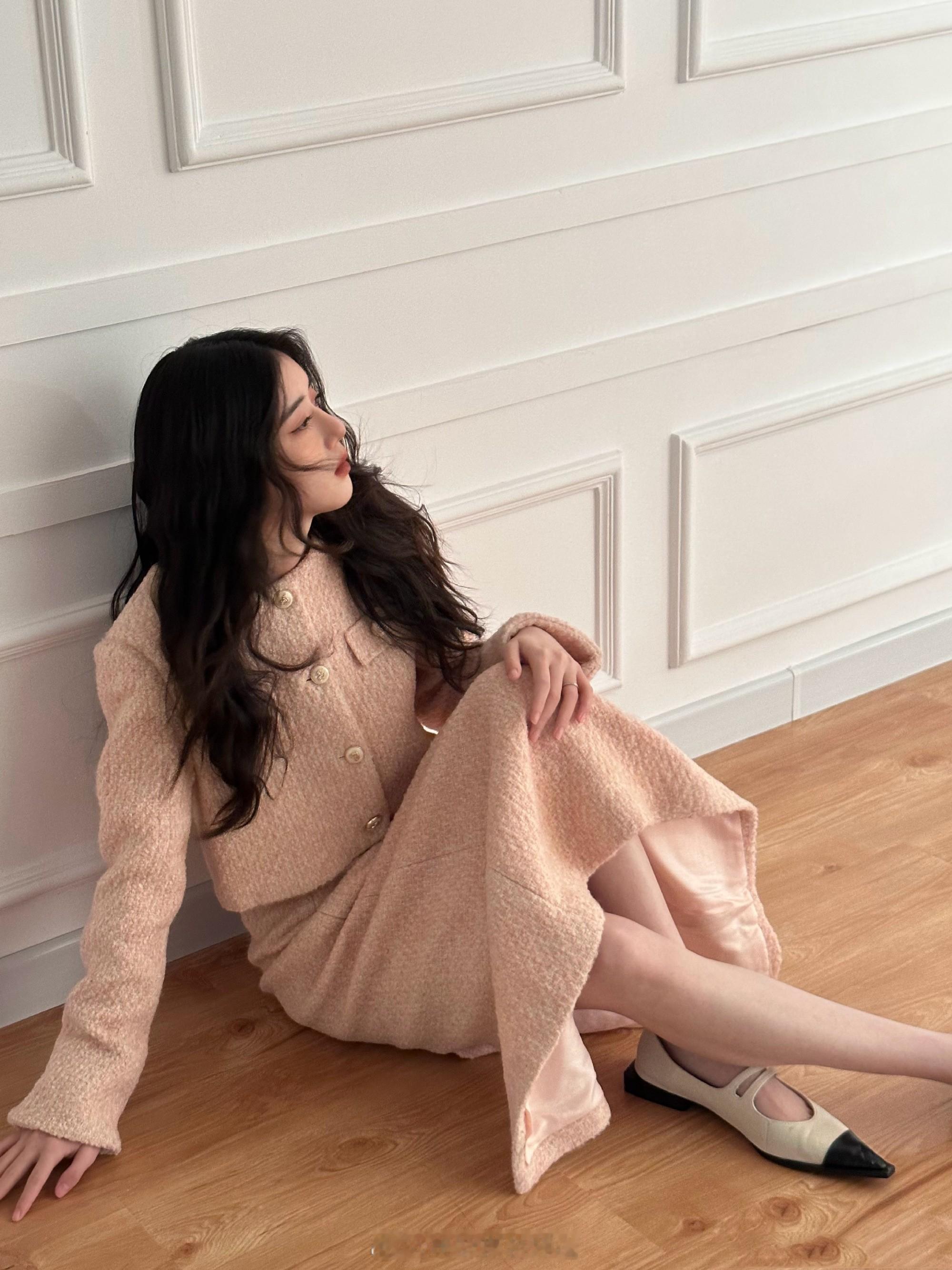 李凯馨甜美小香风穿搭 