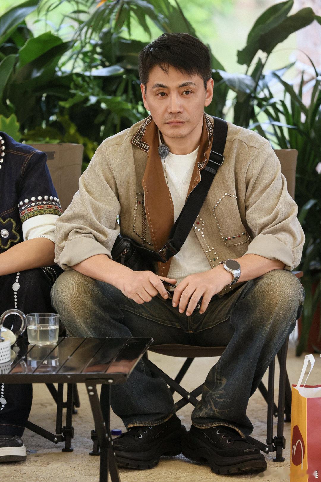黄晓明苏醒王星越为邵兵打call披荆斩棘好友集体下场打call，氛围感直接拉满，