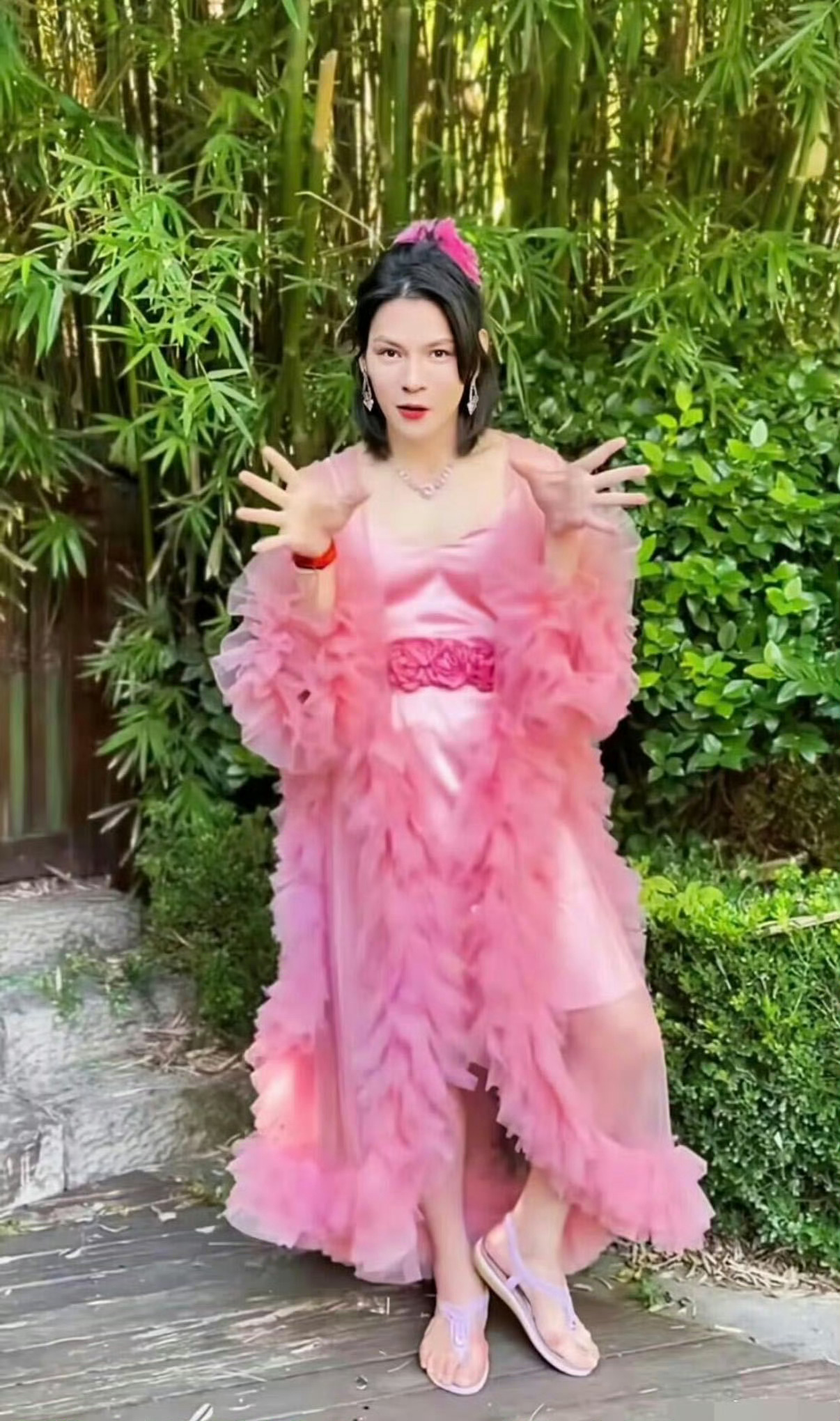 向佐不会再扮女装 这波转型是要彻底换赛道了吧，期待一波新作品