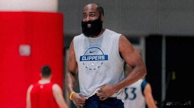 快船大概率保持现状

一是弗兰克和鲈鱼拿捏鲍尔默的痛脚，裁掉爆出去就是大雷，所以