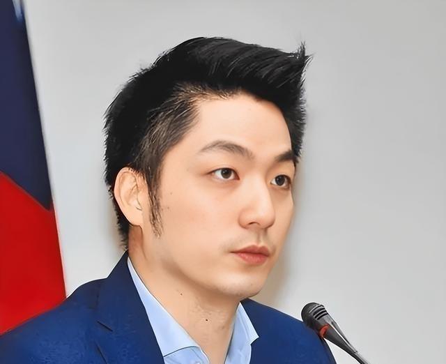 记者问蒋万安：你是台湾人还是中国人？蒋万安的回答出乎预料。他说：我是台湾人，是台