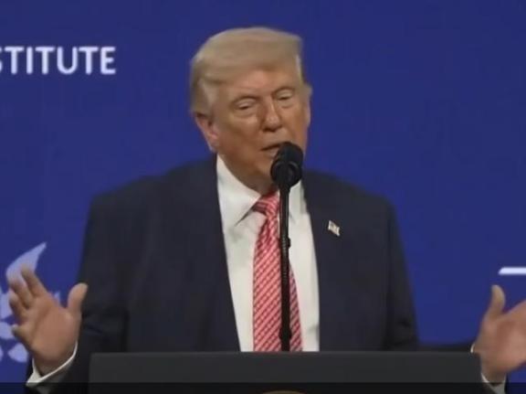 特朗普曾警告全世界：你们可以不喜欢中国，甚至你们也可以不尊重中国，但是你们不得不