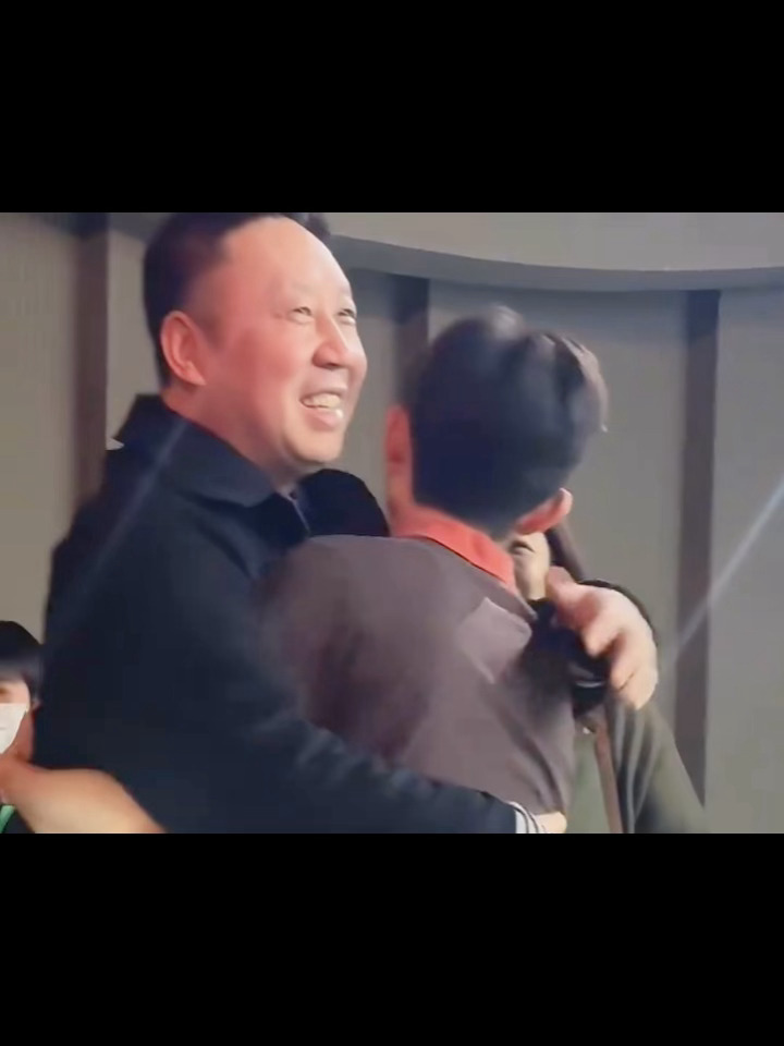 杨紫张一山，20年的友谊真诚深厚！虽然杨紫因为工作没到现场，但是杨紫爸爸去支持张