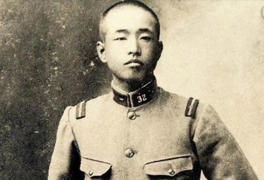 很多人不知道，日本原本没打算 1937 年全面侵华。按照 "昭和第一兵家" 石原
