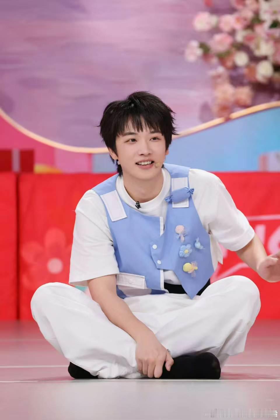 丁程鑫吴泽林麻将搭子共脑了 丁程鑫吴泽林跳着跳着打了一场麻将 不愧是默契满分的麻