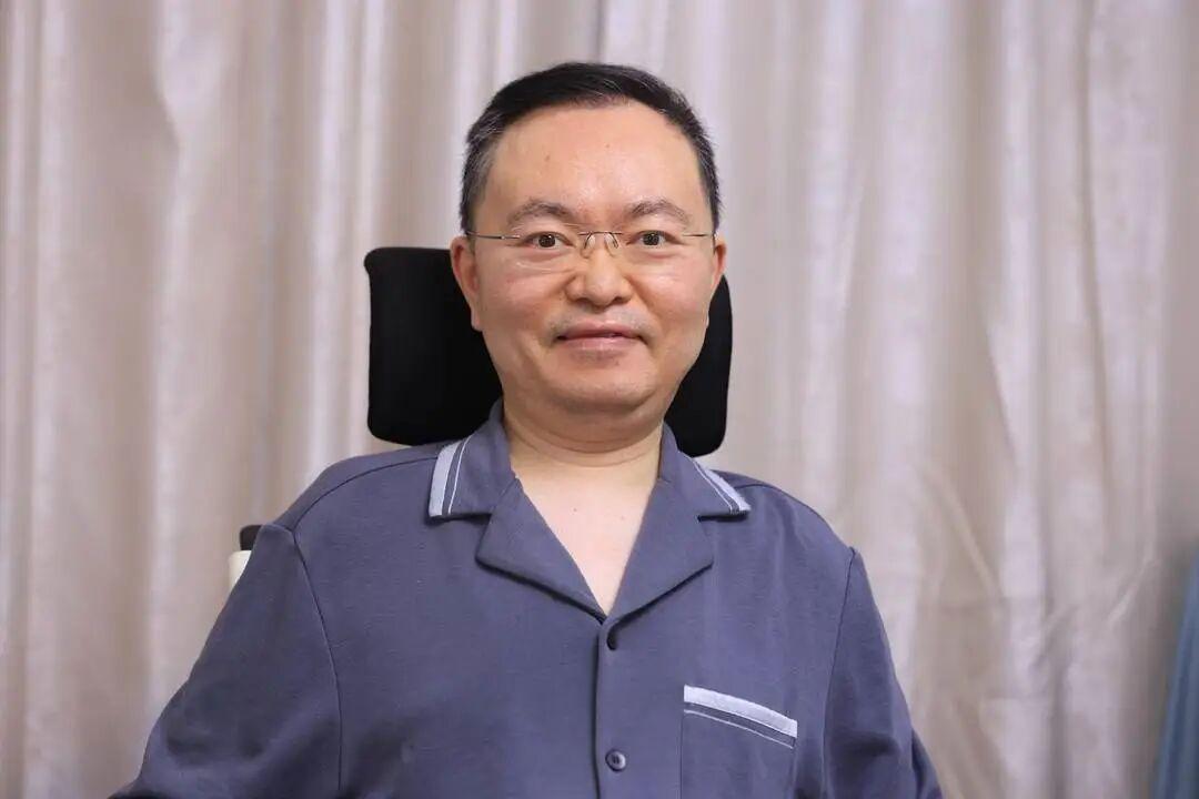 令人揪心，渐冻症抗争者蔡磊已进入疾病终末期，四肢躯干全面萎缩、彻底丧失语言能力，