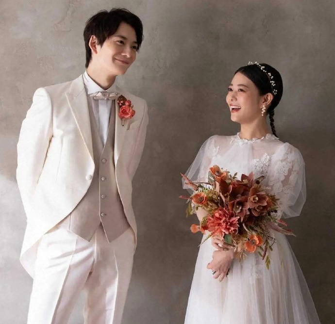 高畑充希冈田将生得子 据日媒，28日，高畑充希、冈田将生官宣诞下第一胎，喜得贵子