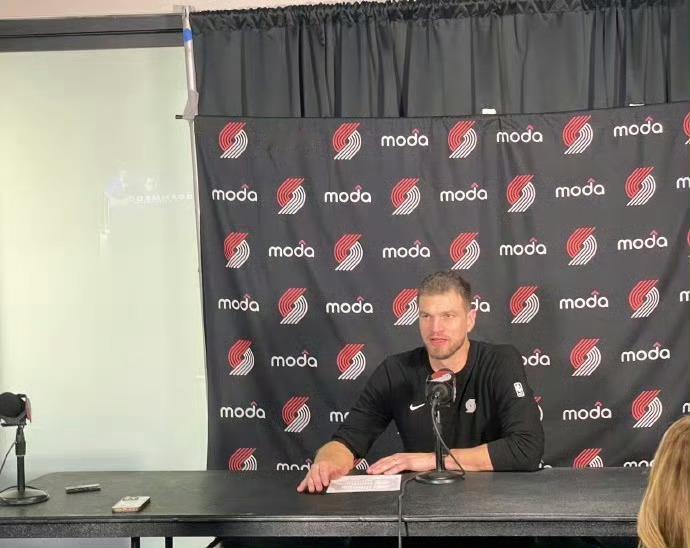 开拓者主帅希望杨瀚森保持耐心杨瀚森成长需要时间我觉得很有道理！开拓者主帅斯普利特