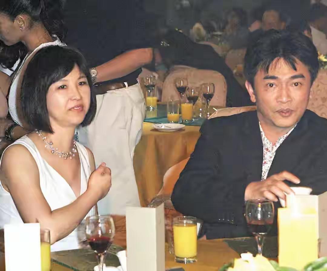 吴宗宪离婚，余文乐也离婚，今天什么日子

新闻一个接一个，后面又是谢贤去世。
