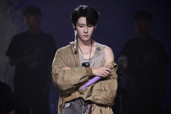 一曲主题曲唤醒旧时光，卓沅起舞氛围感满满，一路走来踏实沉淀稳步成长卓沅跳了青春有