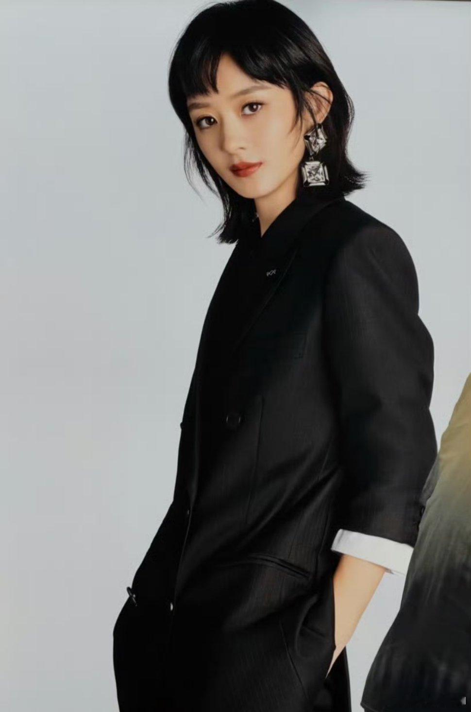 赵丽颖纪梵希彩妆大片赵姐纪梵希大片太美了，前两张真的很适合铺地广啊