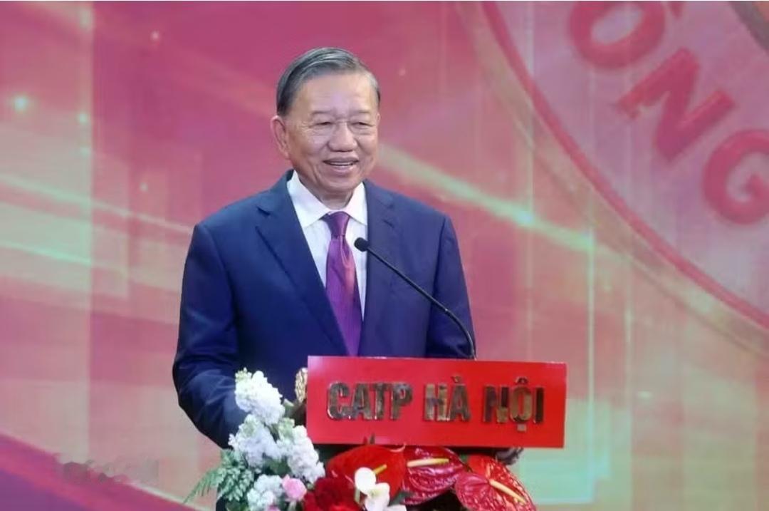 性情中人！很多人看着纳闷，苏林好像特别忙，大大小小活动都到场！

10月10日，