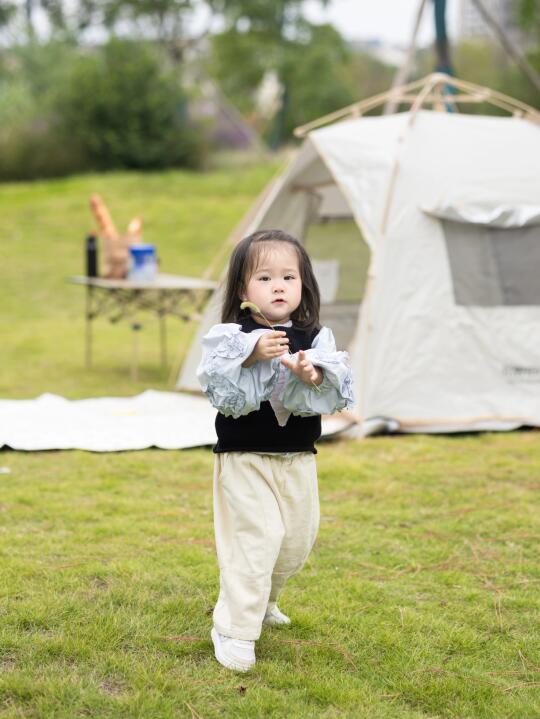 大眼萌娃在哪里？在大自然里