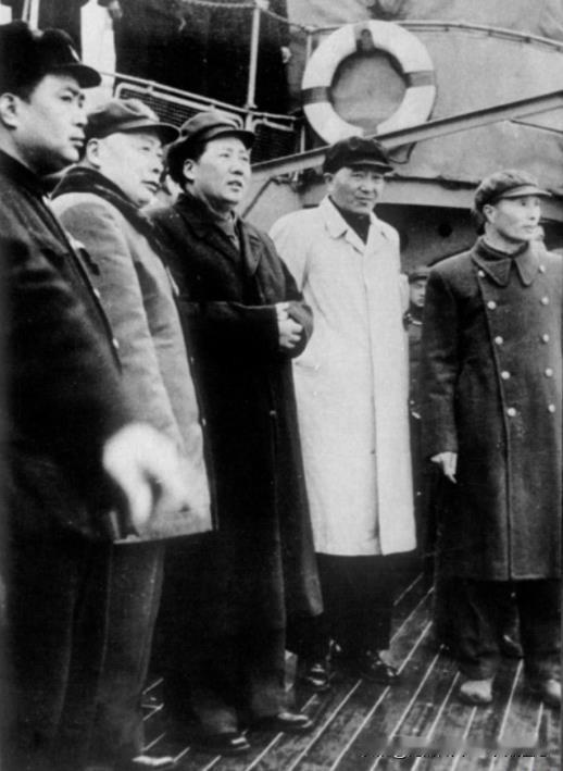 1952年2月毛主席视察南昌舰