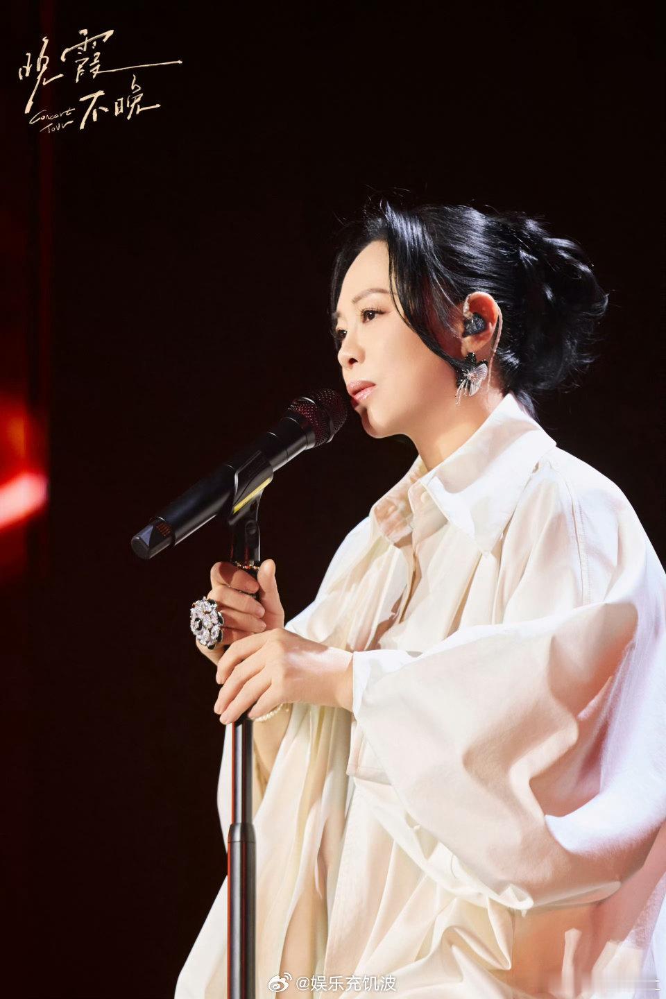 何炅听黄绮珊的小霞爆哭 湖南卫视背后 见惯大场面的何炅也绷不住了！听黄绮珊唱《小