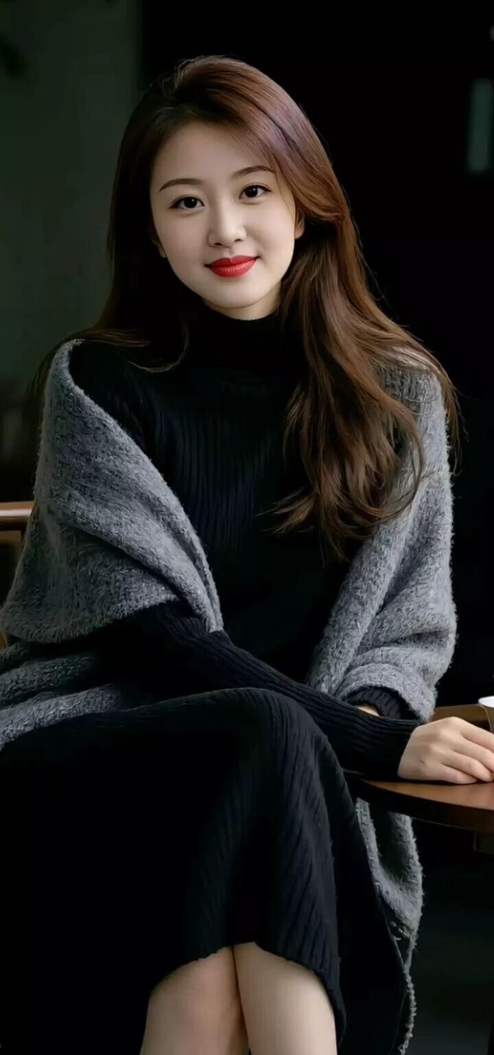 温暖冬日，黑裙与灰毯的完美搭配，尽显优雅与舒适。🌟💖