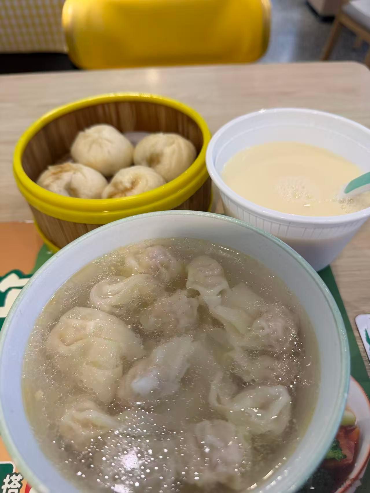 心情好，吃的要多。心情不好，吃的更要多。早上不吃饱，一天哪里有精神……一碗鸡汤小