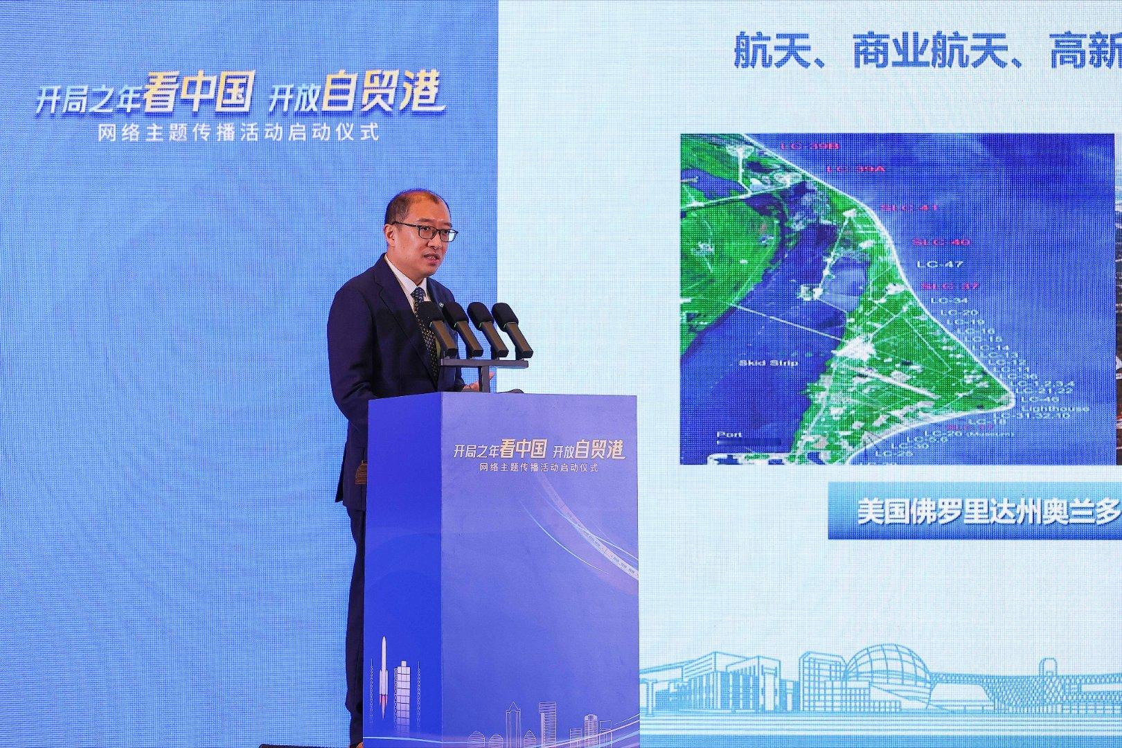 对海南的初印象可以用一个字来形容：“热”！热情、热闹、热烈！ 这里温度很高、这里