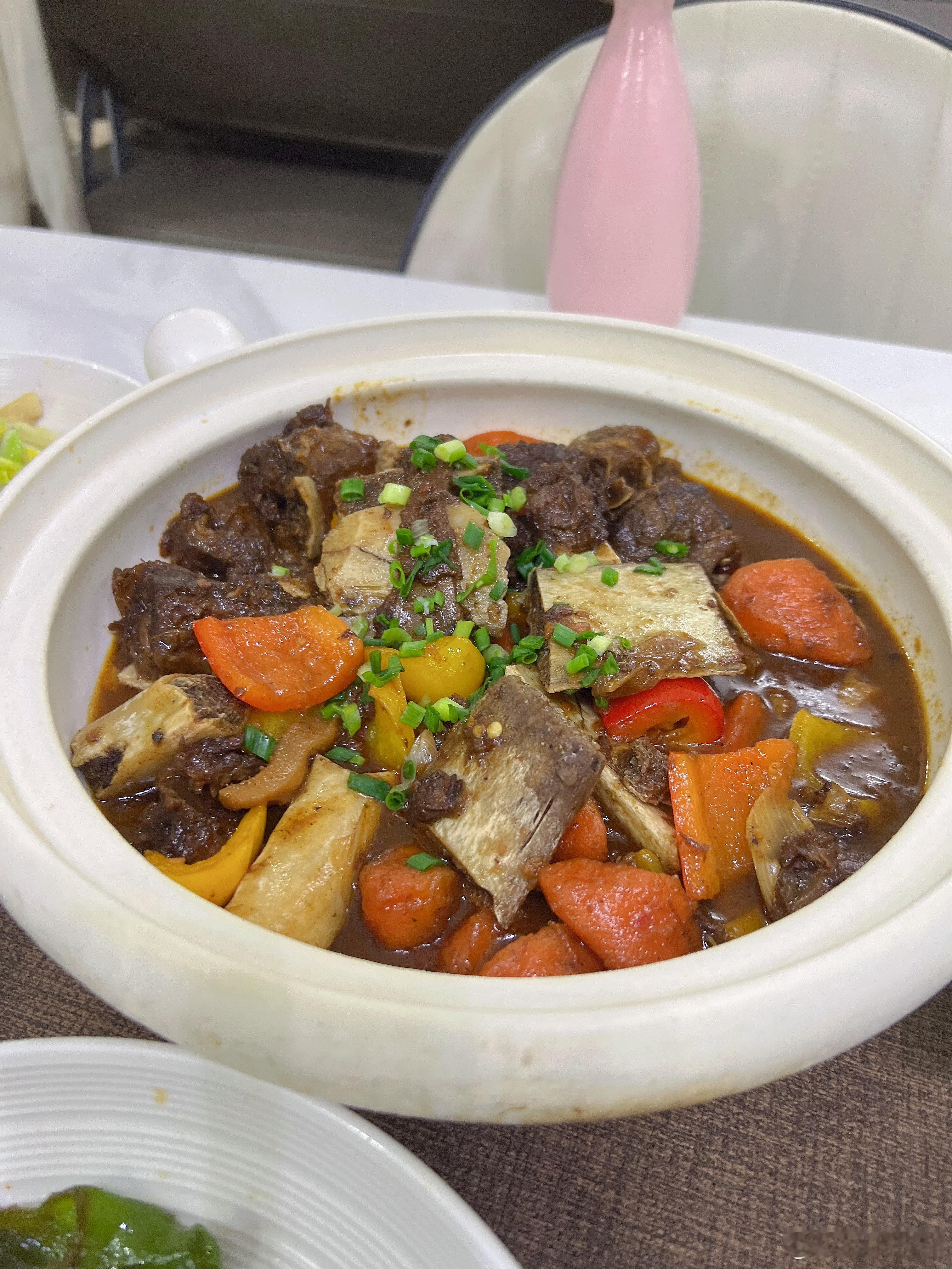 今日份益达酷食这个寒冷的天气整个牛排锅太到位了昨天本来已经想好不喝啤酒，准备减肥