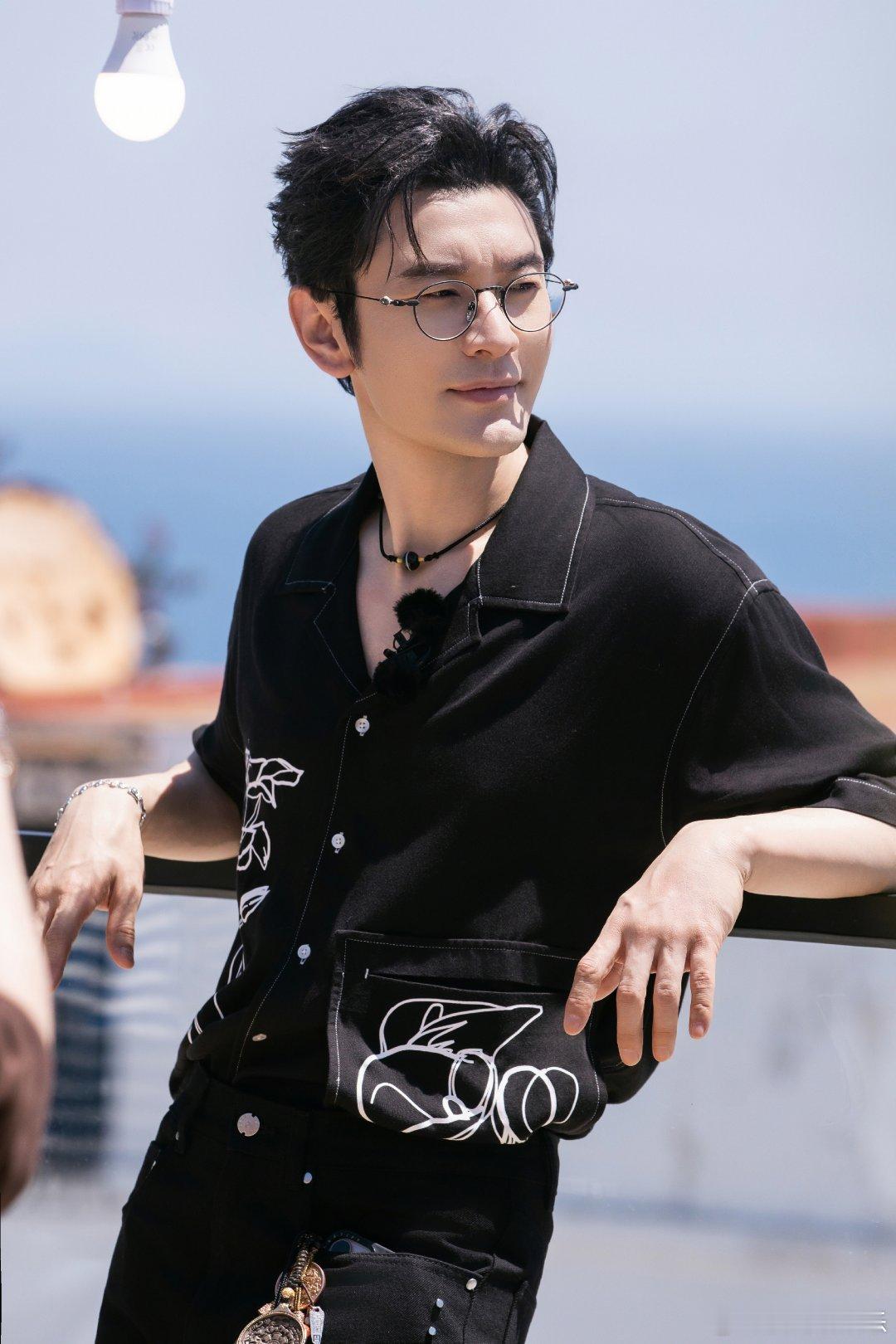 黄晓明一张嘴还是熟悉的配方 导演之夜黄晓明山东话太圈粉！熟悉腔调唤醒回忆，从霸气