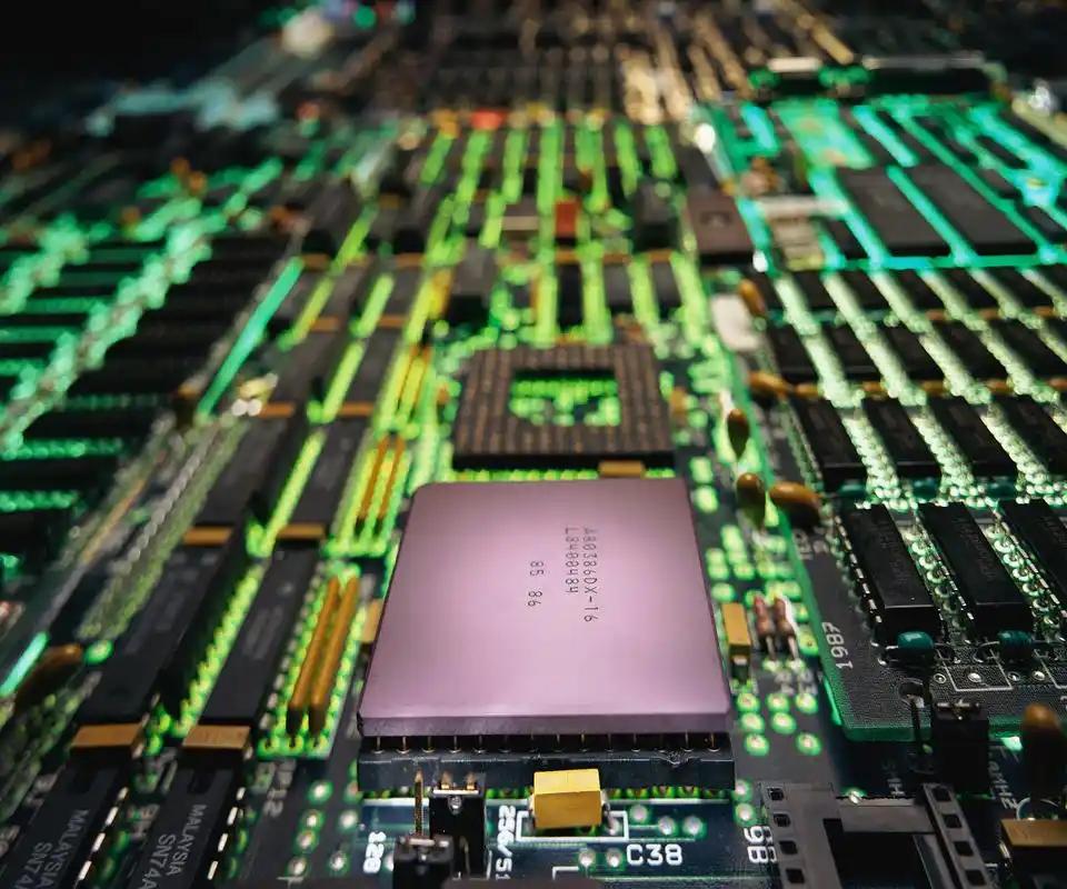 500亿砸不动！中国电池亮出终极杀招，美国豪赌成国际笑话。美国砸500亿美元自建