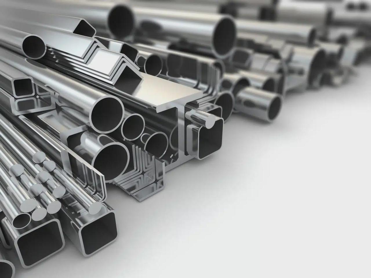 金属为啥大多是银色的？因为表面的自由电子能均匀吸收和反射所有波长的光。但黄金和铜