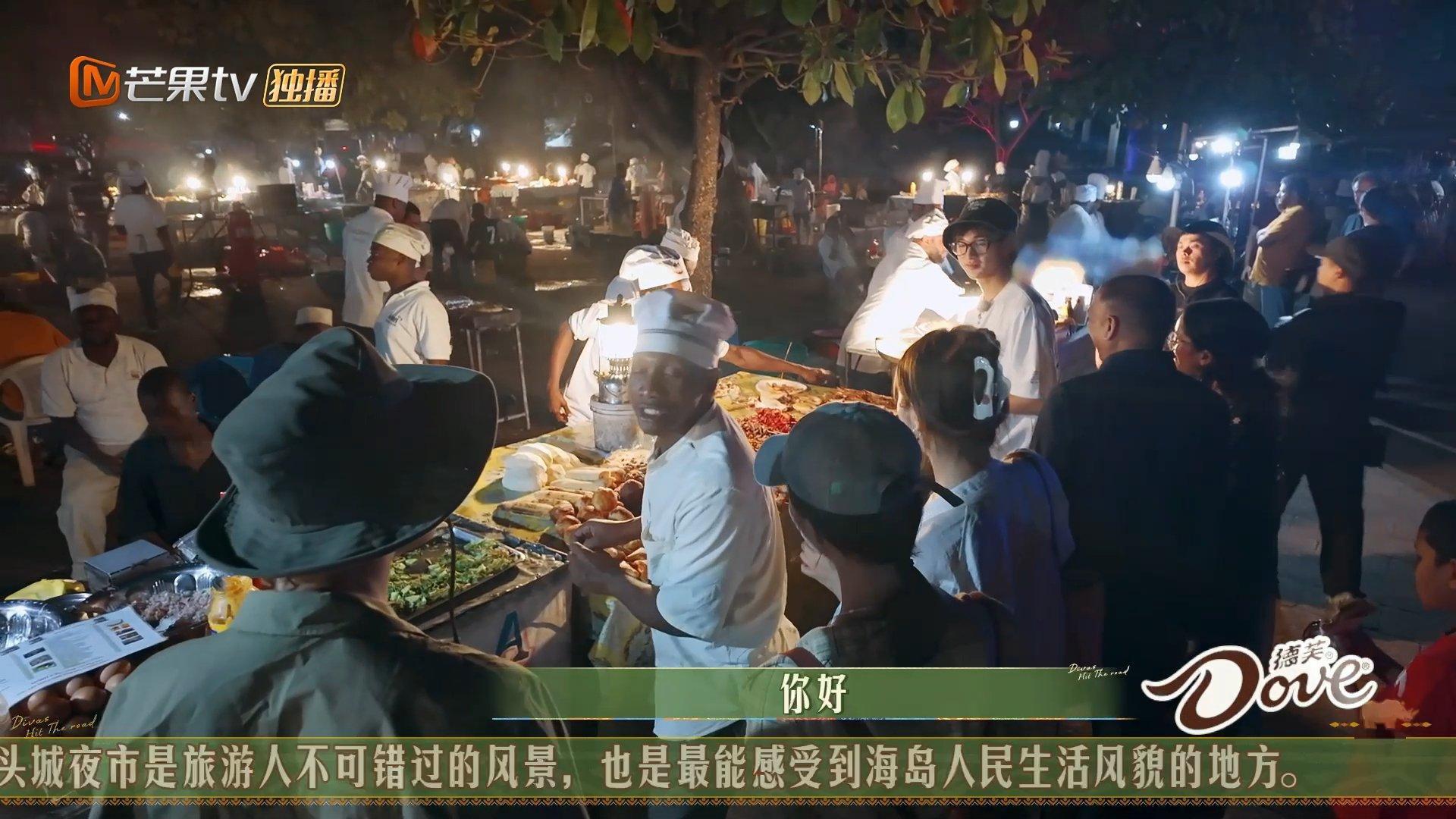 #侯明昊在非洲遇到太极对手了# 我们中国功夫也是火到非洲啦！侯明昊在街头自我介绍
