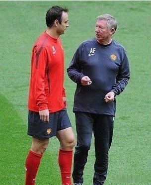 【弗格森：曼联因何弃贝巴】1月26日凌晨曼联将在足总杯中对阵富勒姆，后者拥有曾在