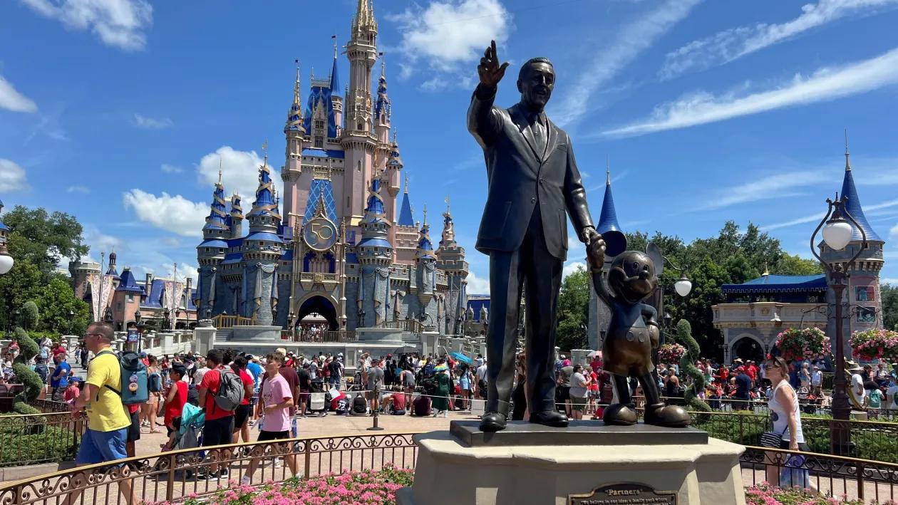 迪士尼计划裁员1000人！

据一位知情人士透露，迪士尼预计将裁员多达1000名