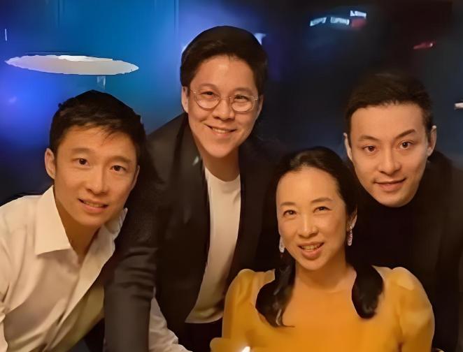 离婚19年，朱玲玲每周三仍回霍家吃饭。不是复婚，也不是演戏。2005年签完离婚协