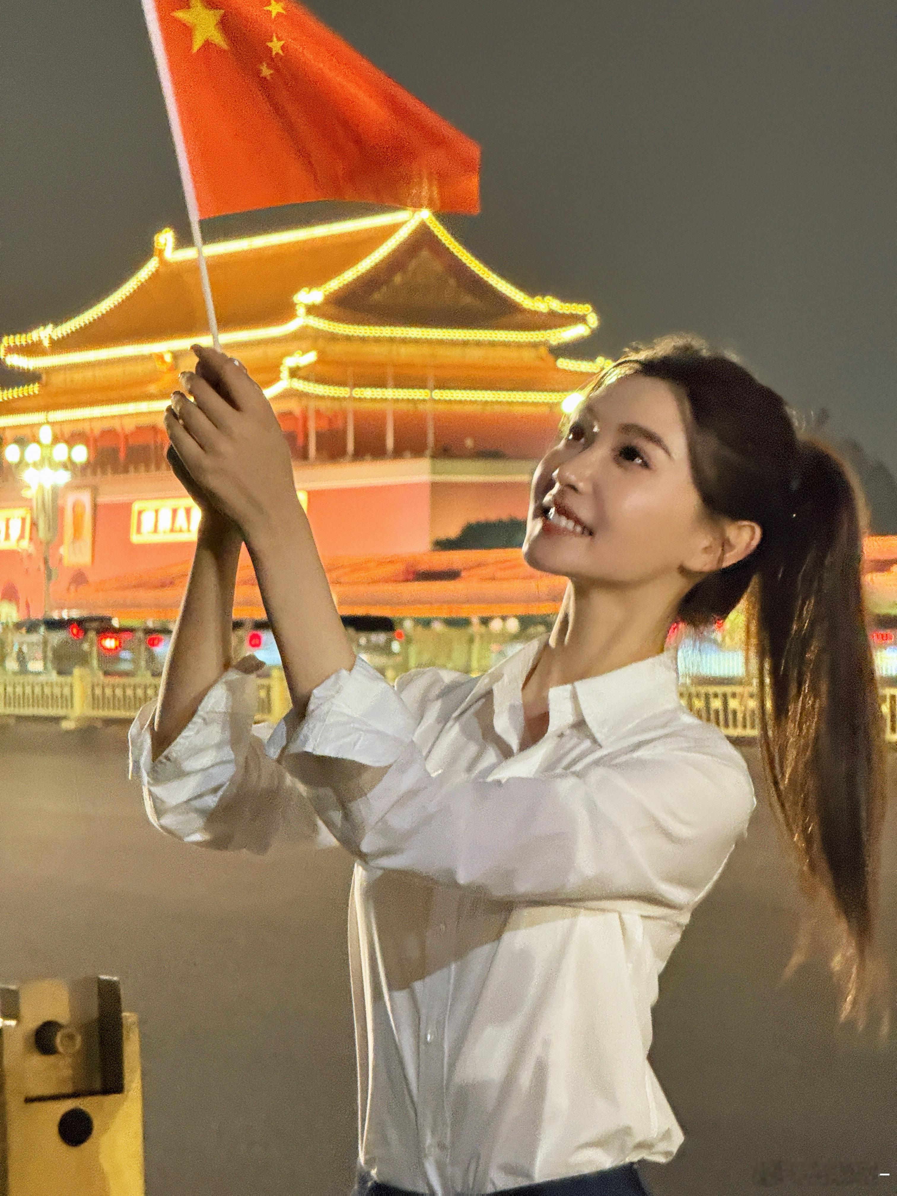 金佳悦[超话] 最好的祝福送给我的祖国～🇨🇳国庆 ​​​