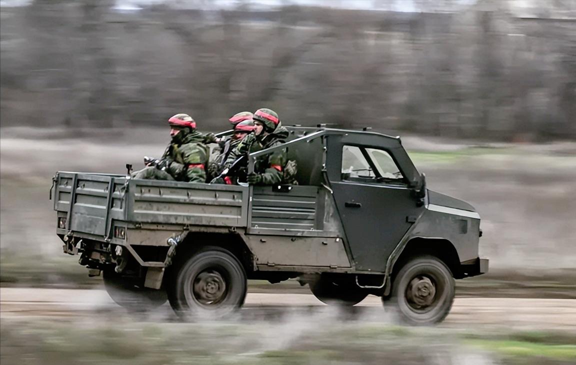 牛了！俄罗斯国防部传来消息就在俄乌冲突前线，俄军营里的高级军士长博洛托夫立了个大