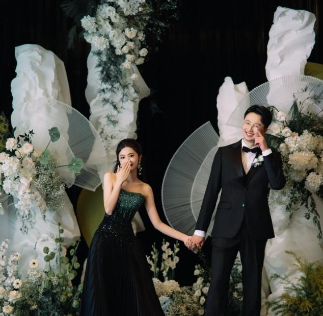 真拿我当傻子呀！大喜之日，我特意定了40箱好酒，结果货到时发现少了3箱，随后的一