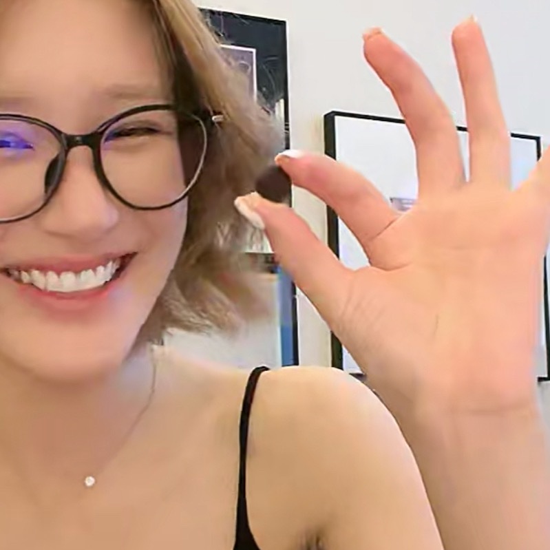 “顶流女明星从肚脐眼搓出来了个泥丸” ​​​