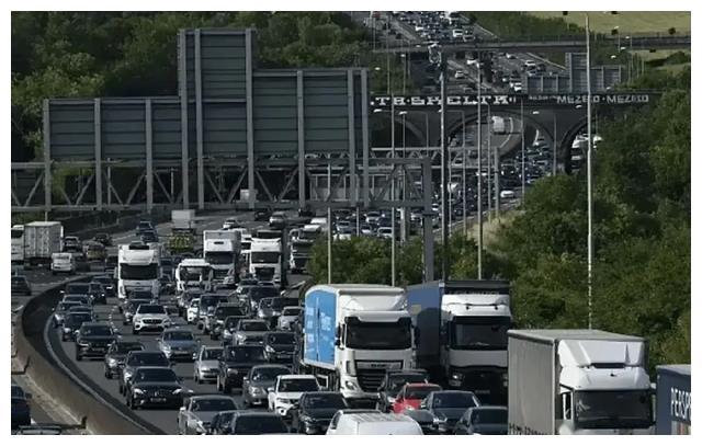 震惊！
英国给中方开天价罚单！793万英镑若不按时缴，英国：国际法院见
英国政府