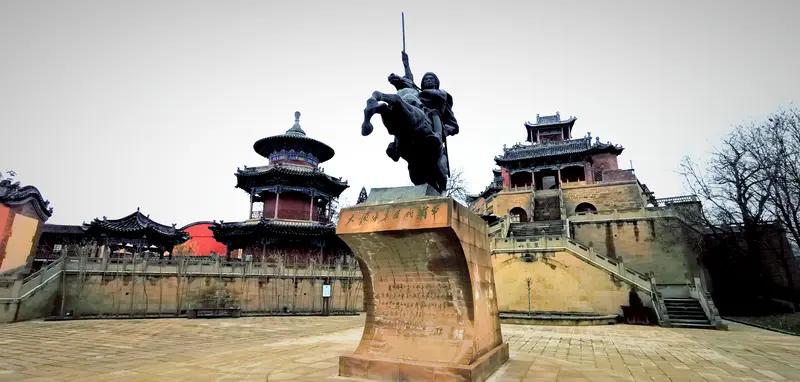 李自成算是英雄还是千古罪人?

对李自成“英雄”还是“罪人”的评价，历来充满争议