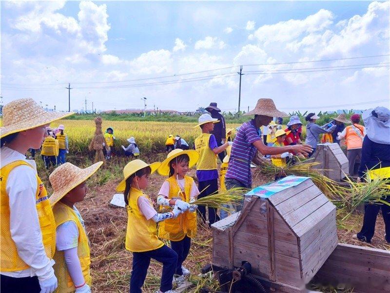 在中国漫长的农耕社会里，勤劳智慧的先人们发明创造了各种各样的农业工具，实现了改造