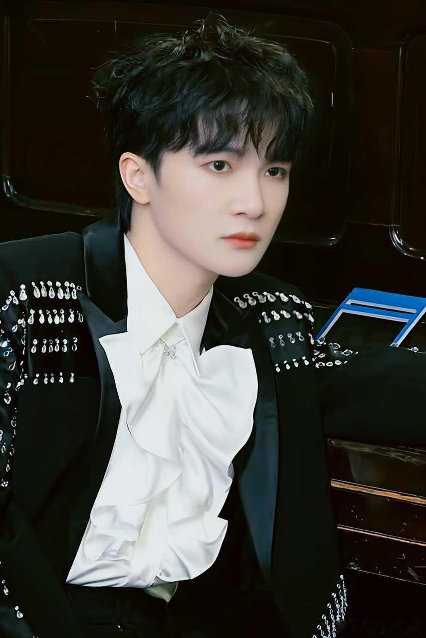 周深✨️周深深深的舞台日记 ✨️周深2026深深的巡回演唱会 【小圈跟米子们说早