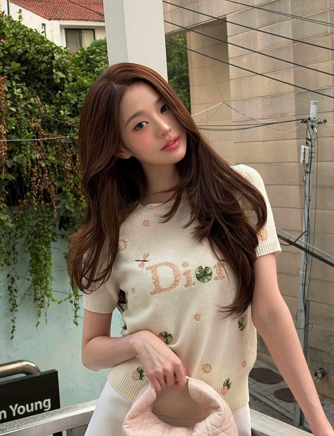 张元英ins更新｜dior巴黎时装周出发图
ive 张元英 wonyoung