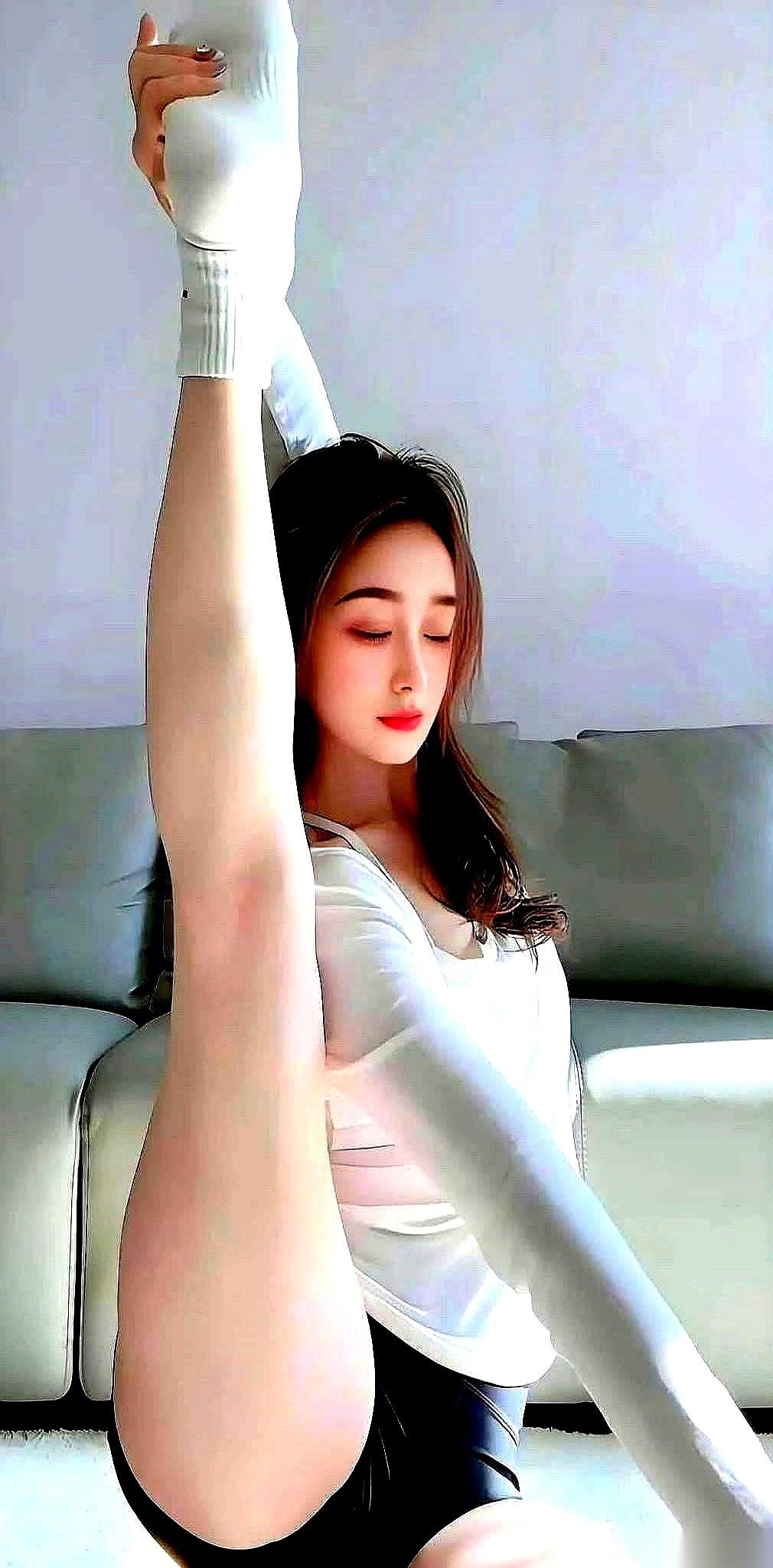 膝盖里“咔嚓”一声，请了病假。
结果你猜怎么着？35天，人家大妈又回广场上领舞了