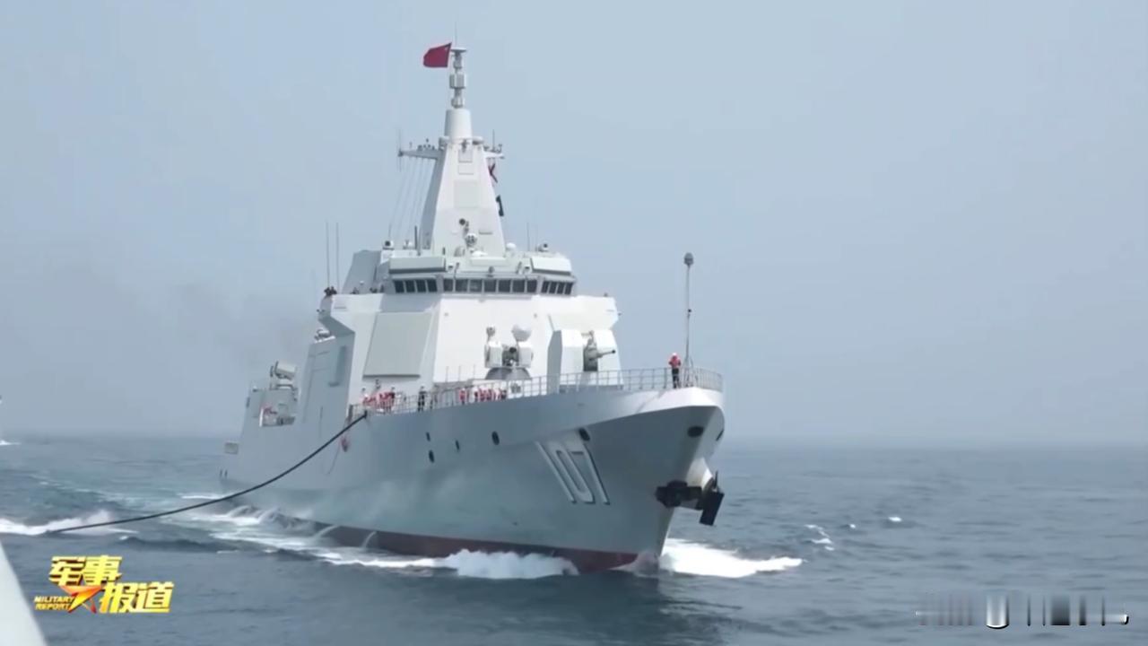 最新南海训练画面藏了啥？055大驱带052D+054B，网友：这阵容是“王炸”！