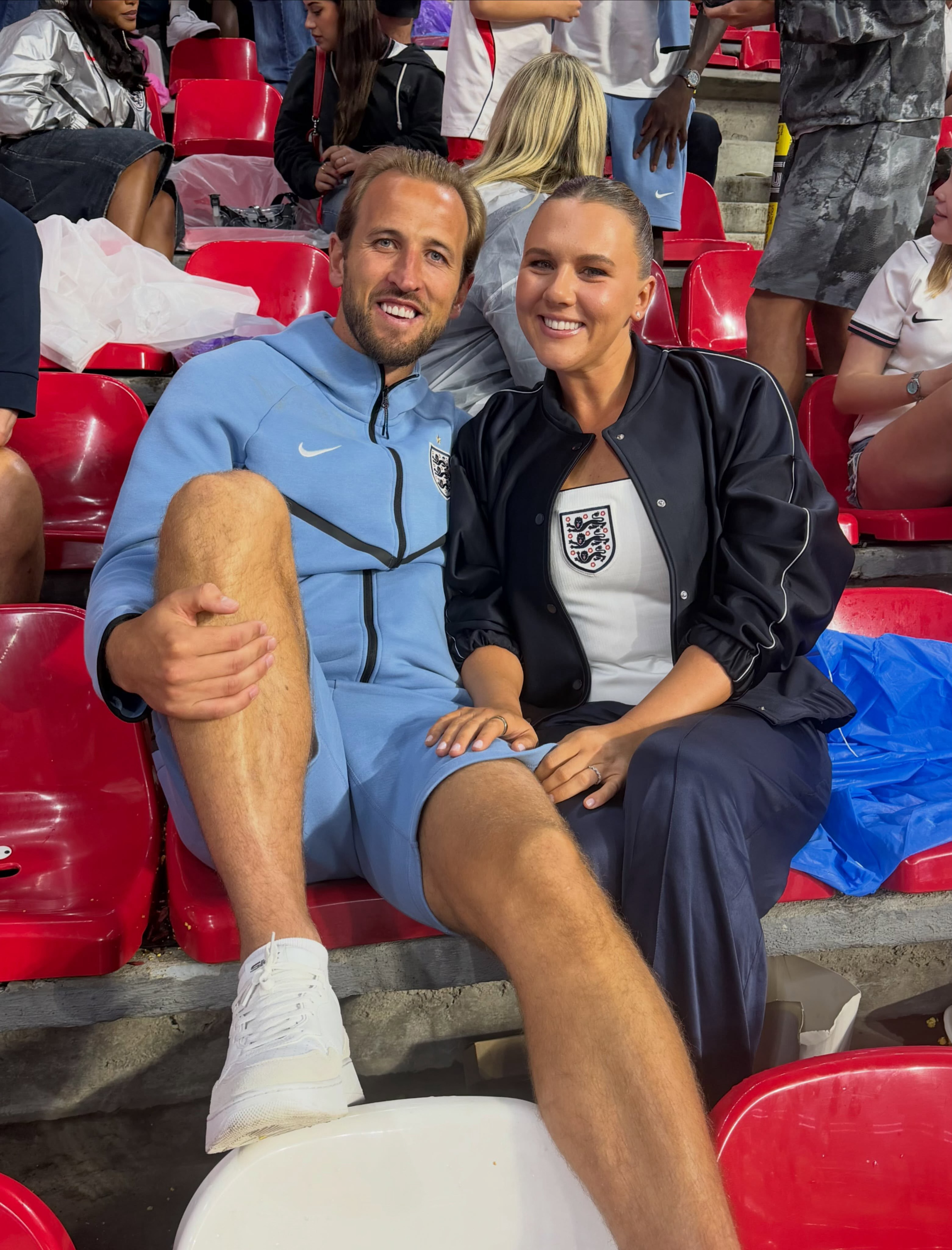 2026 世界杯——高调庞大的“英国太太团”WAGs。贝林厄姆的这位现任叫阿什琳
