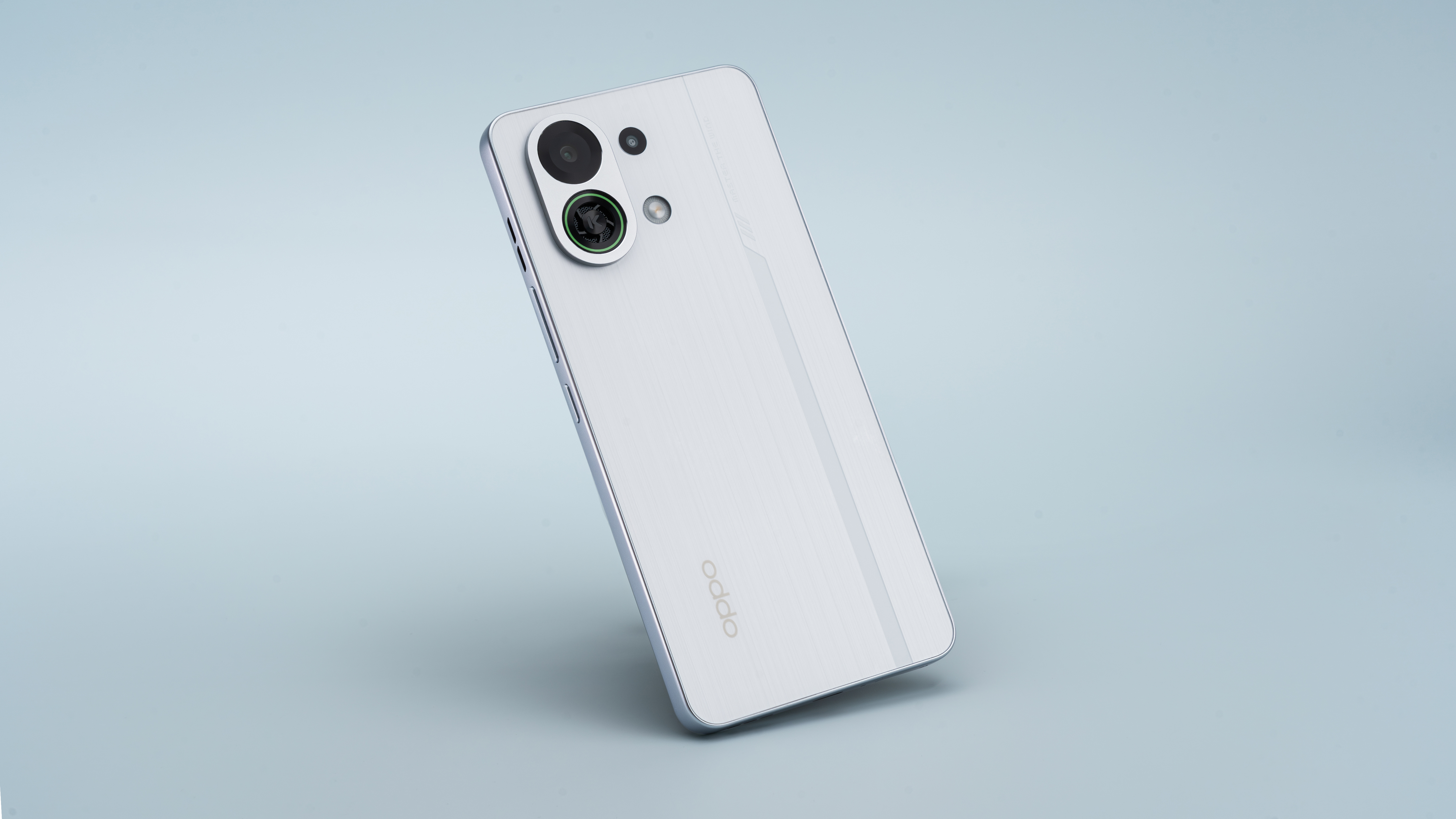 OPPO K13 Turbo 「骑士白」图赏来一波黑厂第一款带主动散热风扇机型，