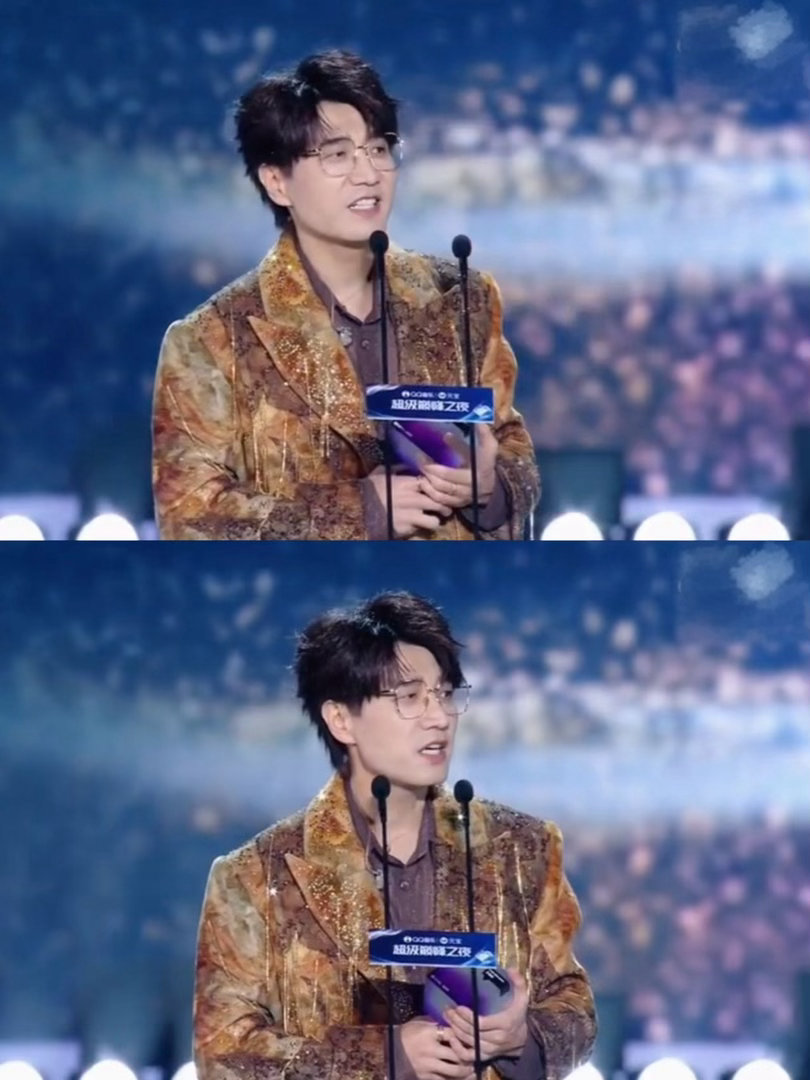 王铮亮巅峰口碑歌手 超级巅峰之夜的感动瞬间！王铮亮接过巅峰口碑歌手奖杯，近二十年