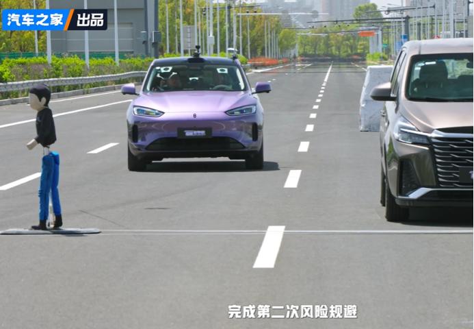 买车除了舒适最重要的就是安全，毕竟车上坐的不是自己就是家人。所以我在选车的时候除