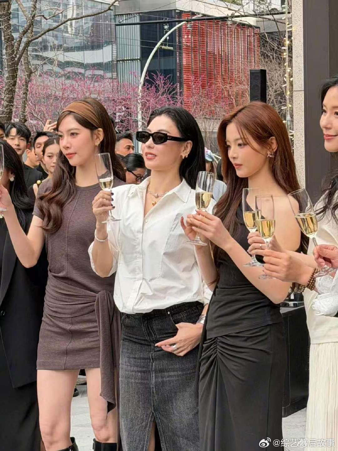 杨超越张柏芝宋妍霏同框 杨超越、张柏芝、宋妍霏同框，好美的三张脸！杨超越张柏芝宋