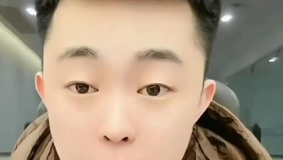 6130元转账曝光！
 
巴扎黑把和刘一手的聊天截图甩出来，一句话没说，数字亮在