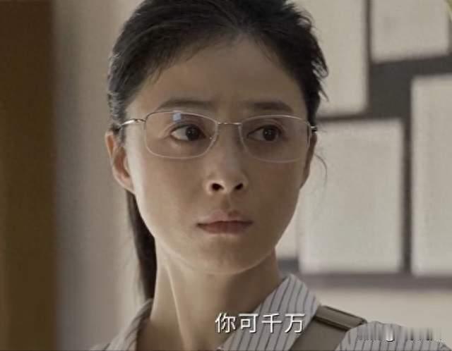 《把黑夜点燃》爆了，看完三集我要说：悬疑剧的大门被蒋欣踹开了