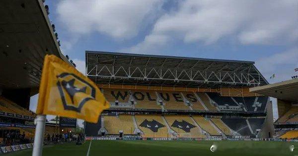 ⚽️ 比赛即将开始！英超联赛在莫利纽克斯球场打响，曼城首发阵容如下！COME O