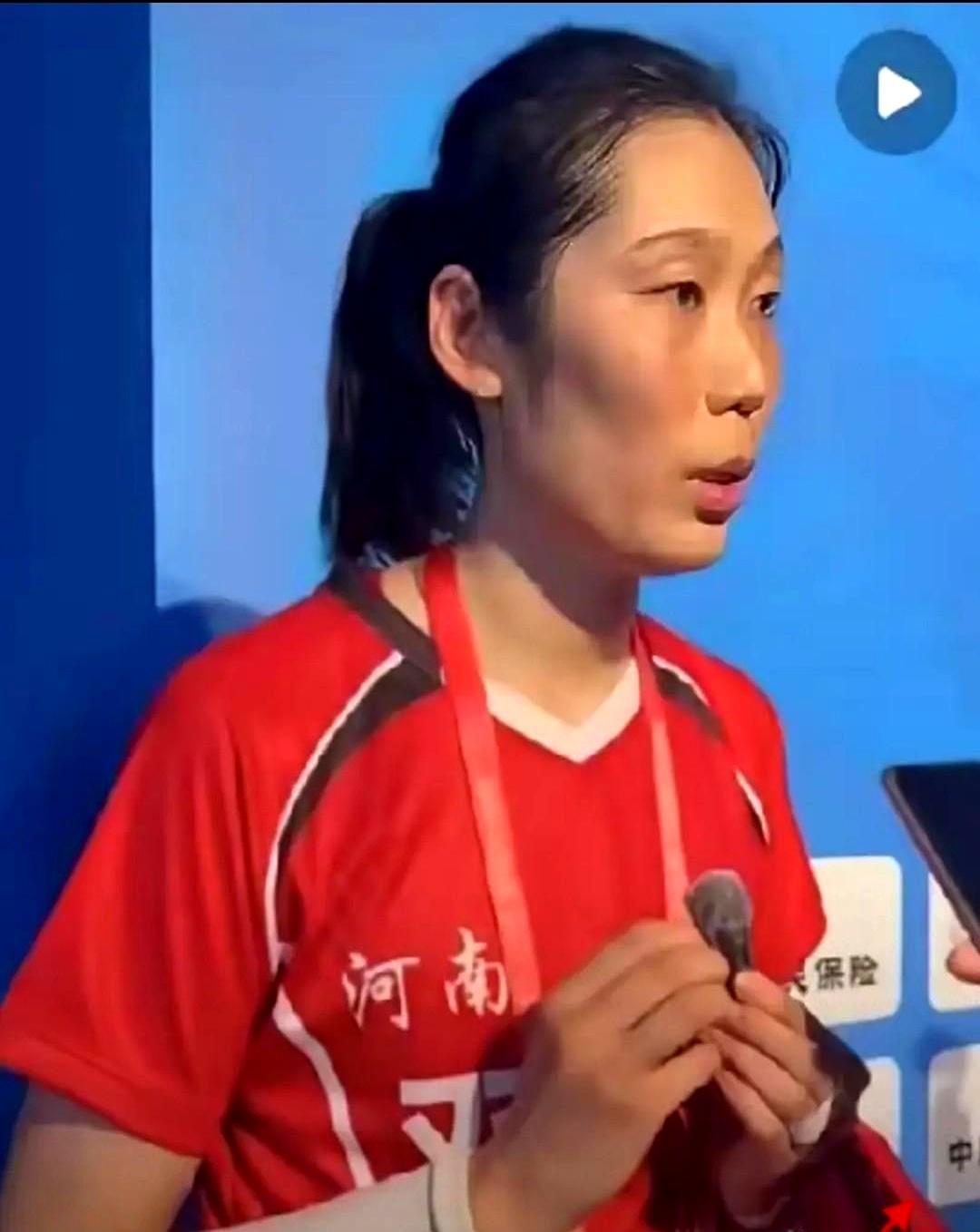 有人可能没注意到，那个一直在场上默默拼搏的身影，其实比得分更让人敬佩。朱婷，这个